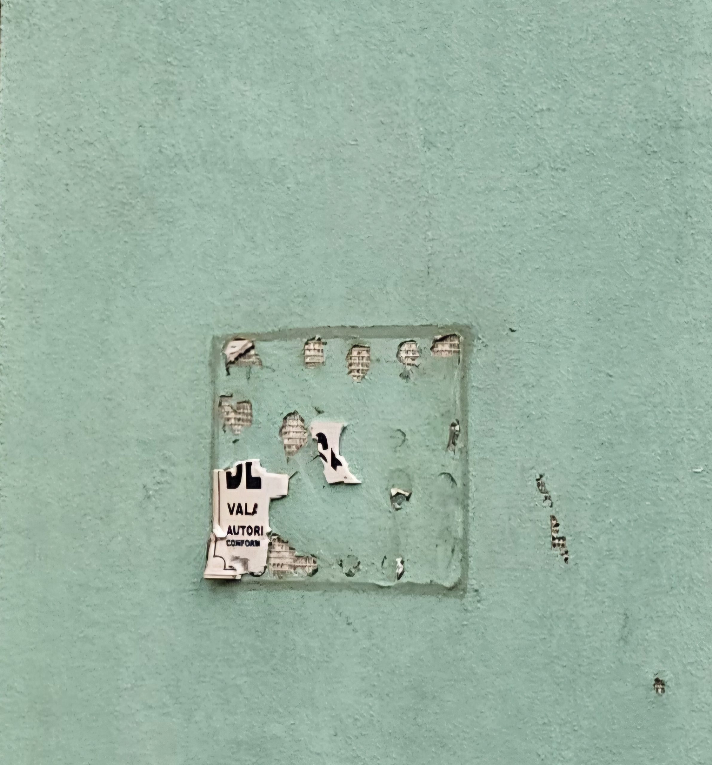 Primăria Moinești a înlăturat vechile plăcuțe Parcare de Reședință